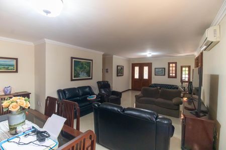 Casa de condomínio à venda com 230m², 4 quartos e 2 vagasSala