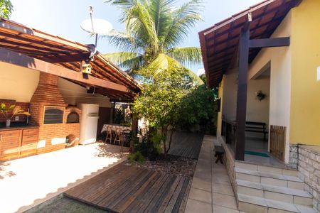 Casa de condomínio à venda com 230m², 4 quartos e 2 vagasÁrea externa