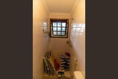 Casa de condomínio à venda com 230m², 4 quartos e 2 vagasBanheiro de serviço