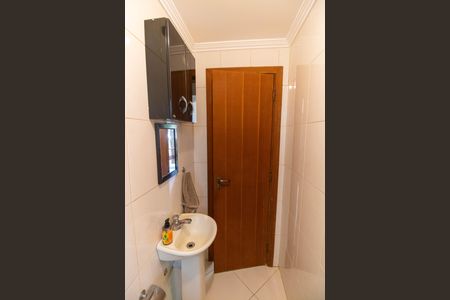Casa de condomínio à venda com 230m², 4 quartos e 2 vagasBanheiro de serviço
