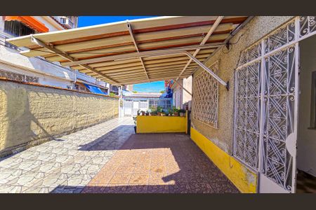 Casa para alugar com 58m², 2 quartos e 1 vagaGaragem / fachada