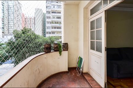 Apartamento à venda com 150m², 3 quartos e sem vaga Apartamento à venda com 150m², 3 quartos e sem vagaVaranda