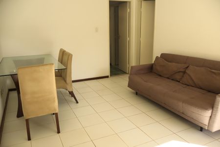 Sala de casa de condomínio para alugar com 1 quarto, 55m² em Pituaçu, Salvador
