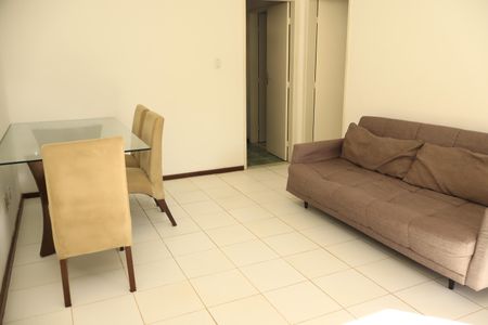 Sala de casa de condomínio para alugar com 1 quarto, 55m² em Pituaçu, Salvador