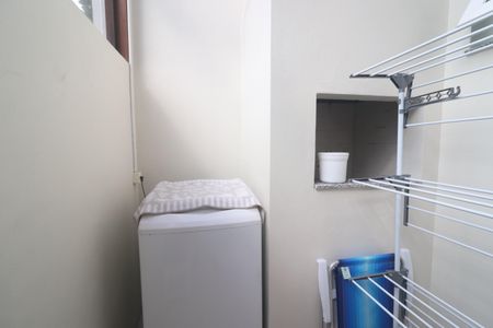 Casa de condomínio à venda com 72m², 2 quartos e 1 vagaÁrea de Serviço