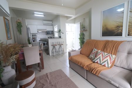 Casa de condomínio à venda com 72m², 2 quartos e 1 vagasala