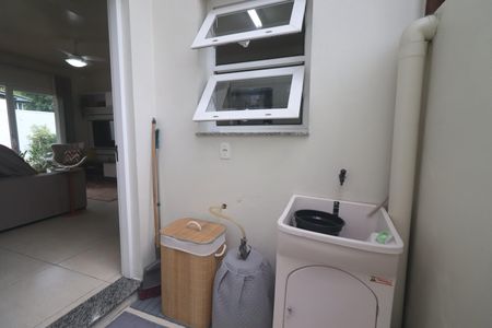 Casa de condomínio à venda com 72m², 2 quartos e 1 vagaÁrea de Serviço