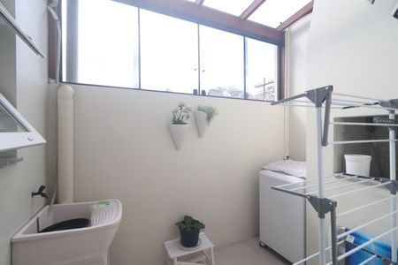 Casa de condomínio à venda com 72m², 2 quartos e 1 vagaÁrea de Serviço