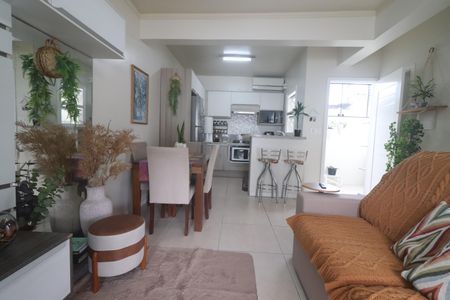 Casa de condomínio à venda com 72m², 2 quartos e 1 vagasala