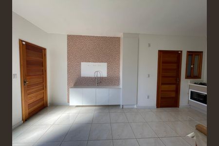 Casa para alugar com 55m², 2 quartos e 1 vaga