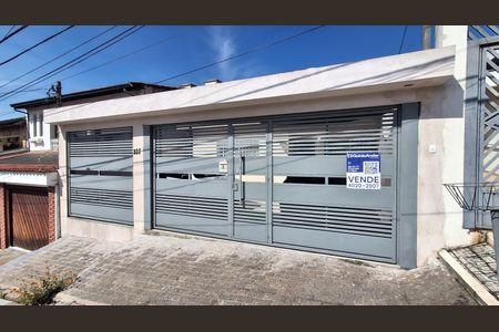 Casa à venda com 134m², 3 quartos e 3 vagas Casa à venda com 134m², 3 quartos e 3 vagasFachada