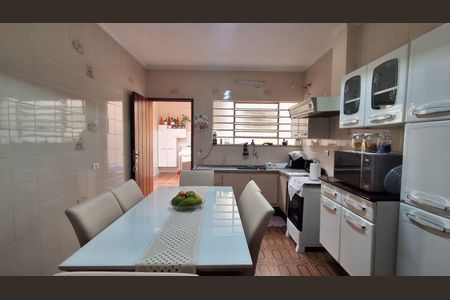 Casa à venda com 134m², 3 quartos e 3 vagas Casa à venda com 134m², 3 quartos e 3 vagasCozinha
