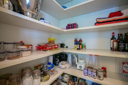 Casa de condomínio à venda com 800m², 4 quartos e 4 vagasDespensa