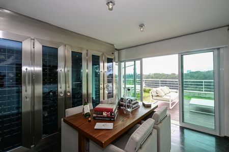 Casa de condomínio à venda com 800m², 4 quartos e 4 vagasAdega 2
