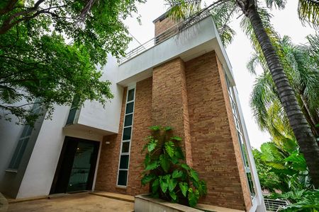 Casa de condomínio à venda com 800m², 4 quartos e 4 vagasFachada