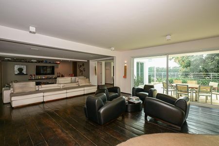 Casa de condomínio à venda com 800m², 4 quartos e 4 vagasSalão 