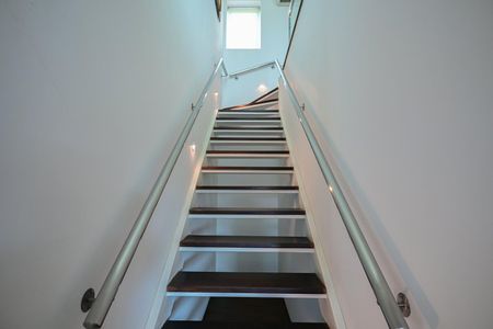 Casa de condomínio à venda com 800m², 4 quartos e 4 vagasEscada