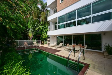 Casa de condomínio à venda com 800m², 4 quartos e 4 vagasPiscina