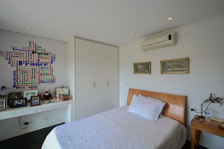 Casa de condomínio à venda com 800m², 4 quartos e 4 vagasSuíte 2