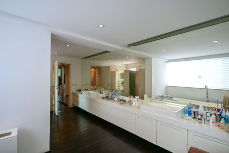 Casa de condomínio à venda com 800m², 4 quartos e 4 vagasBanheiro Suíte  4