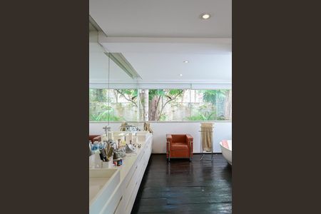 Casa de condomínio à venda com 800m², 4 quartos e 4 vagasBanheiro Suíte  4