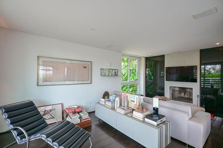 Casa de condomínio à venda com 800m², 4 quartos e 4 vagasSala