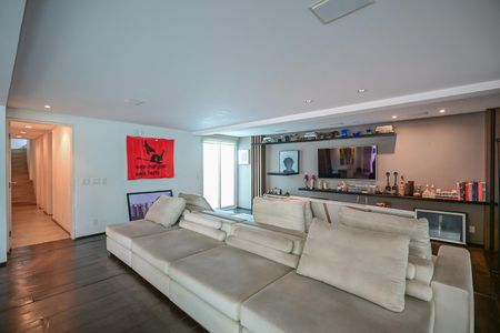 Casa de condomínio à venda com 800m², 4 quartos e 4 vagasSalão 