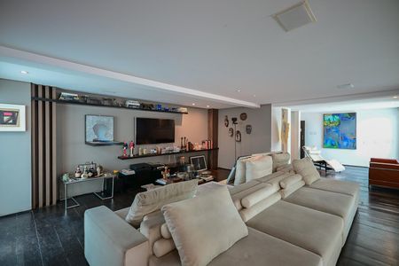 Casa de condomínio à venda com 800m², 4 quartos e 4 vagasSalão 