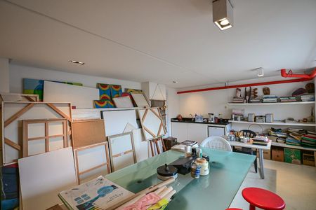 Casa de condomínio à venda com 800m², 4 quartos e 4 vagasAteliê