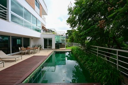 Casa de condomínio à venda com 800m², 4 quartos e 4 vagasPiscina
