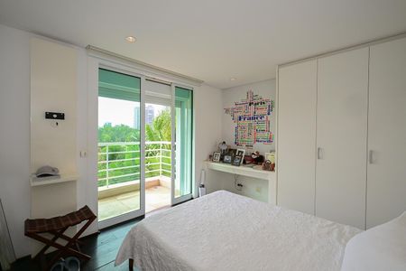 Casa de condomínio à venda com 800m², 4 quartos e 4 vagasSuíte 2
