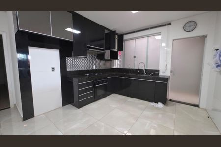 Casa à venda com 3 quartos, 193m² em Lundcéia, Lagoa Santa