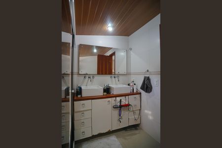 Casa à venda com 249m², 4 quartos e 2 vagas Casa à venda com 249m², 4 quartos e 2 vagasBanheiro da Suíte 4