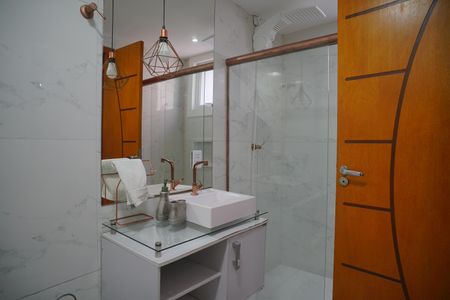 Casa à venda com 249m², 4 quartos e 2 vagas Casa à venda com 249m², 4 quartos e 2 vagasBanheiro do Quarto 1
