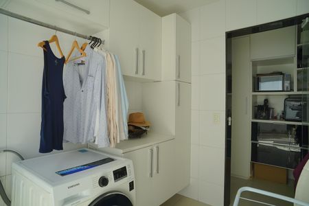 Casa à venda com 249m², 4 quartos e 2 vagas Casa à venda com 249m², 4 quartos e 2 vagasÁrea de Serviço