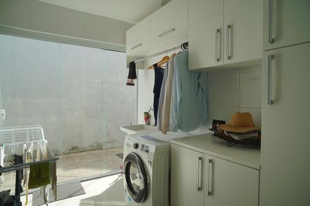 Casa à venda com 249m², 4 quartos e 2 vagas Casa à venda com 249m², 4 quartos e 2 vagasÁrea de Serviço