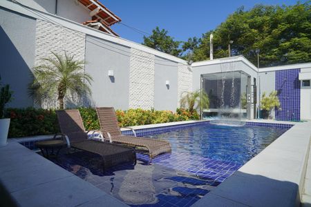 Casa à venda com 249m², 4 quartos e 2 vagas Casa à venda com 249m², 4 quartos e 2 vagasPiscina