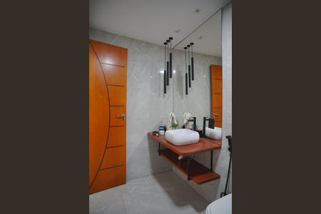 Casa à venda com 249m², 4 quartos e 2 vagas Casa à venda com 249m², 4 quartos e 2 vagasBanheiro Social