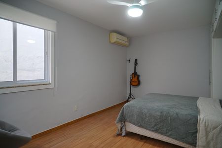 Casa à venda com 249m², 4 quartos e 2 vagas Casa à venda com 249m², 4 quartos e 2 vagasQuarto 1