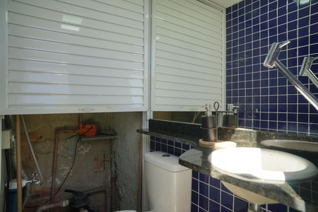 Casa à venda com 249m², 4 quartos e 2 vagas Casa à venda com 249m², 4 quartos e 2 vagasBanheiro de serviço