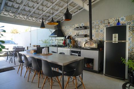 Casa à venda com 249m², 4 quartos e 2 vagas Casa à venda com 249m², 4 quartos e 2 vagasÁrea gourmet