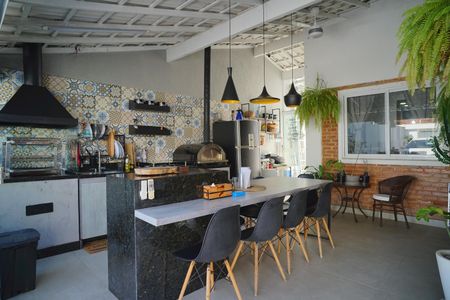 Casa à venda com 249m², 4 quartos e 2 vagas Casa à venda com 249m², 4 quartos e 2 vagasÁrea gourmet