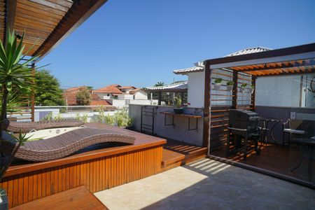 Casa à venda com 249m², 4 quartos e 2 vagas Casa à venda com 249m², 4 quartos e 2 vagasCobertura
