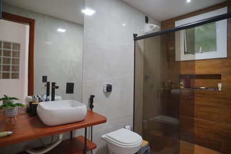 Casa à venda com 249m², 4 quartos e 2 vagas Casa à venda com 249m², 4 quartos e 2 vagasBanheiro Social