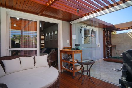 Casa à venda com 249m², 4 quartos e 2 vagas Casa à venda com 249m², 4 quartos e 2 vagasCobertura