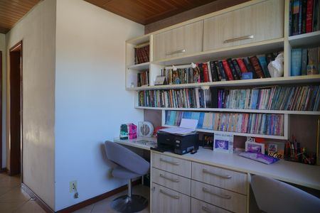 Casa à venda com 249m², 4 quartos e 2 vagas Casa à venda com 249m², 4 quartos e 2 vagasEscritório