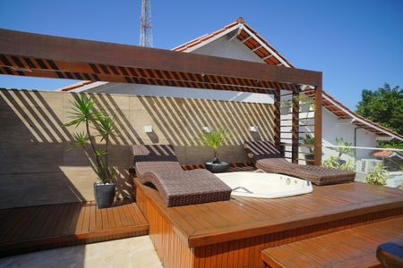 Casa à venda com 249m², 4 quartos e 2 vagas Casa à venda com 249m², 4 quartos e 2 vagasCobertura