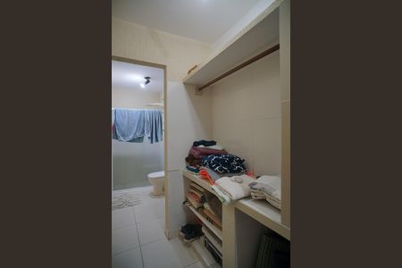 Casa à venda com 249m², 4 quartos e 2 vagas Casa à venda com 249m², 4 quartos e 2 vagasCloset do quarto 3
