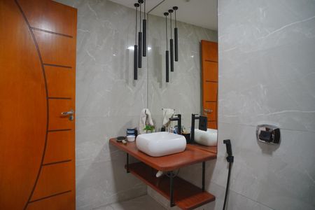 Casa à venda com 249m², 4 quartos e 2 vagas Casa à venda com 249m², 4 quartos e 2 vagasBanheiro Social