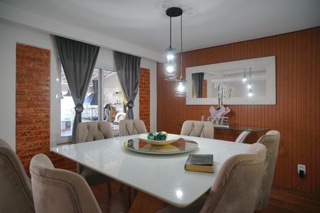 Casa à venda com 249m², 4 quartos e 2 vagas Casa à venda com 249m², 4 quartos e 2 vagasSala de Jantar